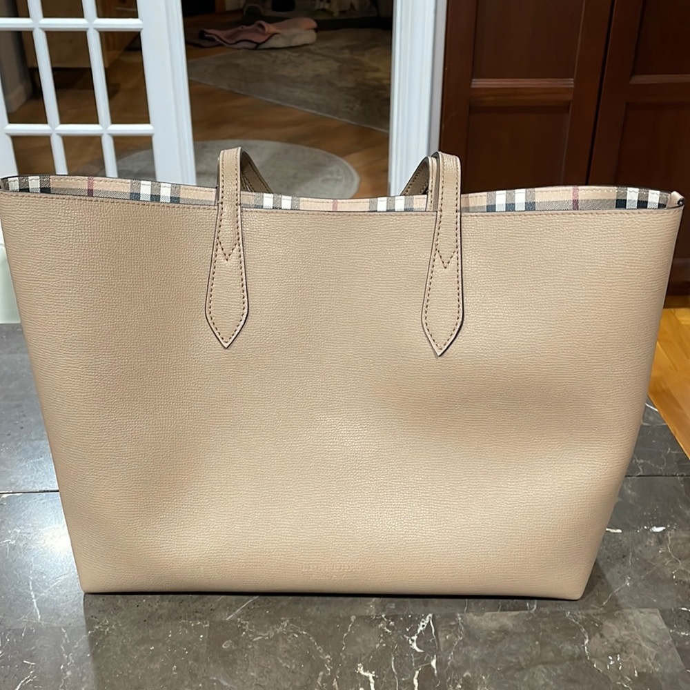 BURBERRY
Grainy Calfskin Haymarket Check Medium Reversible Tote Camel
